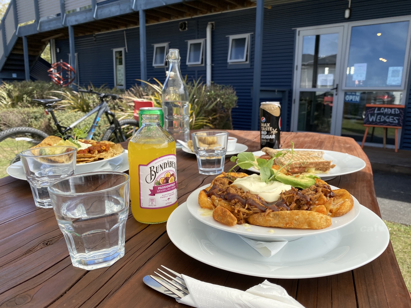 Lunch at the picnic table in front of LKNZ Cafe in Ohakune